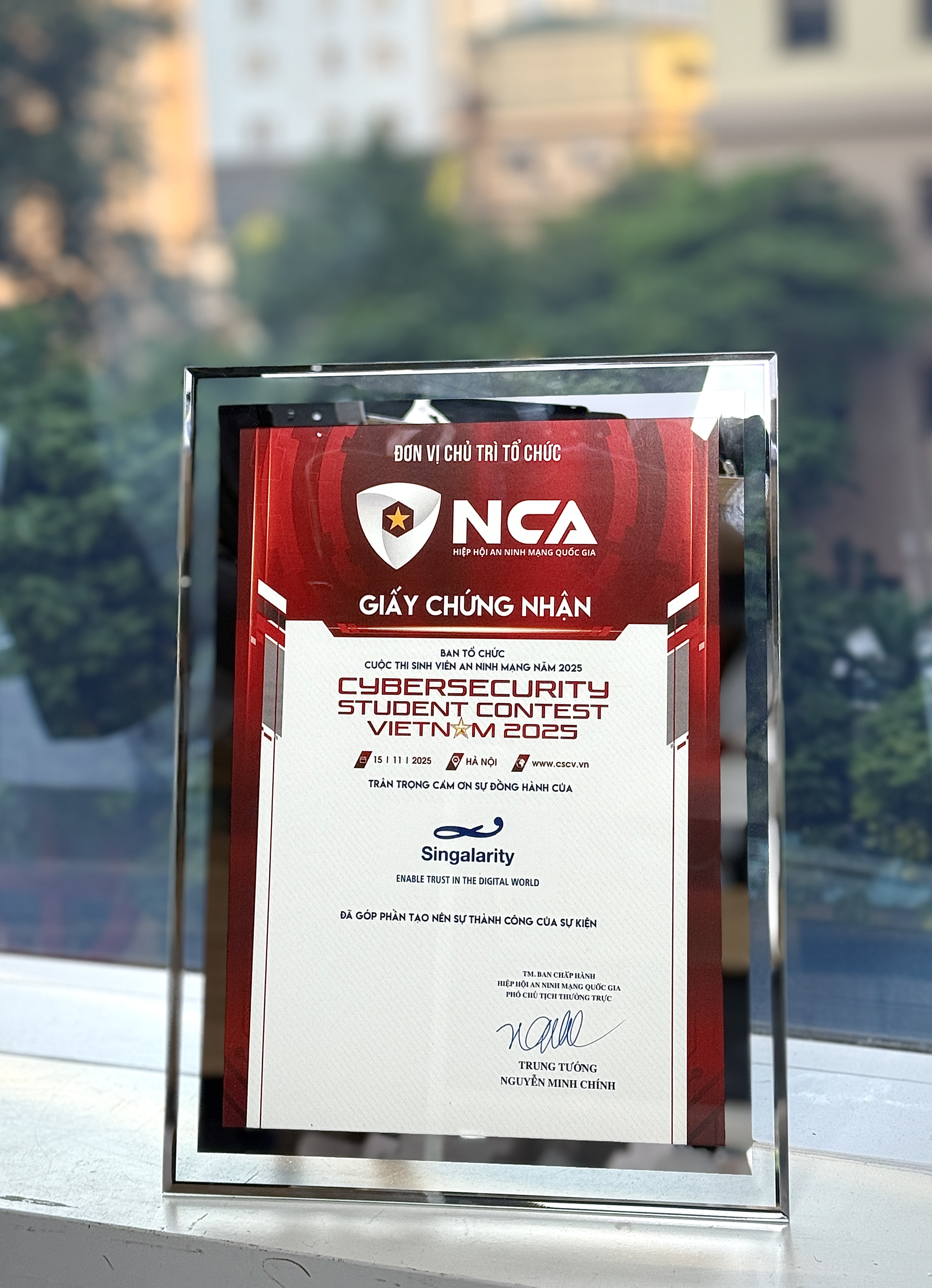 Singalarity CMS- Sample image floating